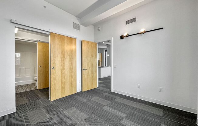 2 beds, 2 baths, 1,000 sqft, $1,200, Unit 601