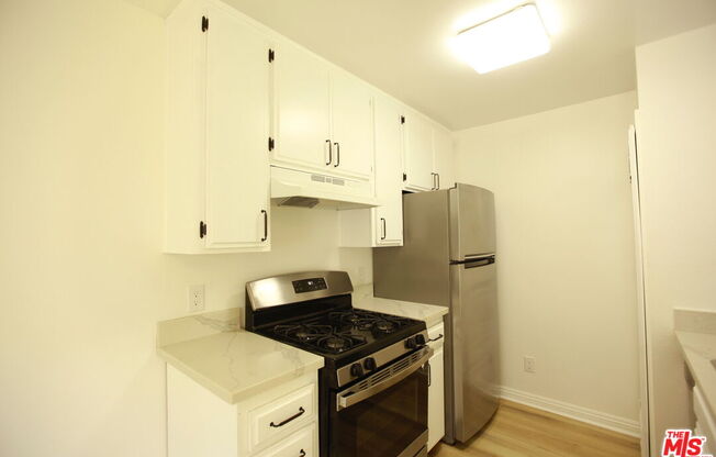 833 S ORANGE GRV AVE