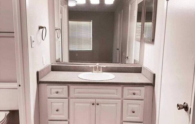 1 bed, 1 bath, 590 sqft, $905, Unit J-1008