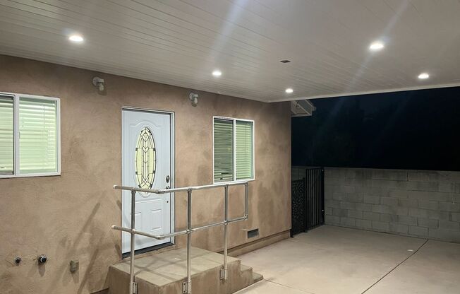 2BR ADU w/dishwasher, in-unit laundry + outdoor space!