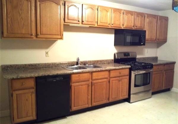 3 beds, 1 bath, 1,300 sqft, $2,950, Unit 1