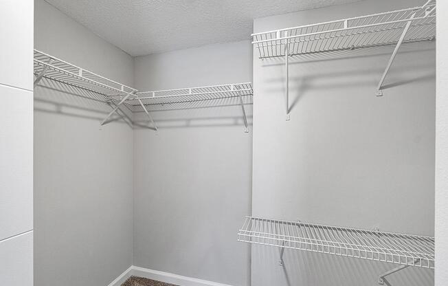 WALK-IN CLOSETS FOR EXTRA SPACE