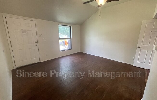 5102 N BEAVER AVE