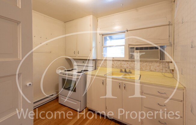 Studio, 1 bath, 450 sqft, $1,095, Unit 916 Penrose - Apt 3 (studio)