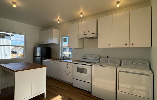 1BR, 1BA with Huge Garage