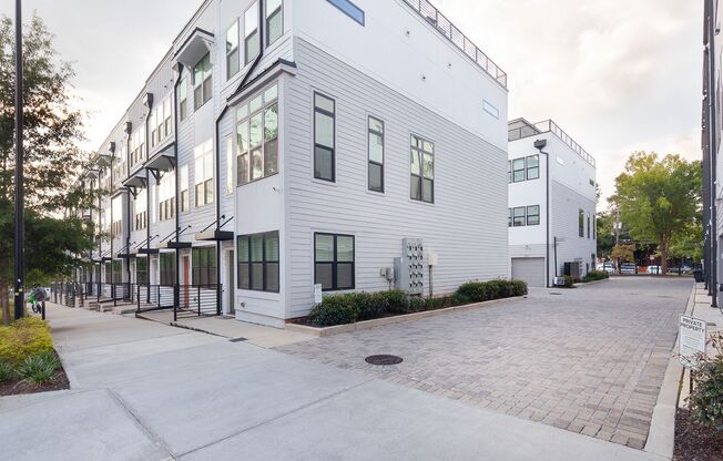 Beautiful 2bd/2.5ba Contemporary Townhome in East Atlanta Village!