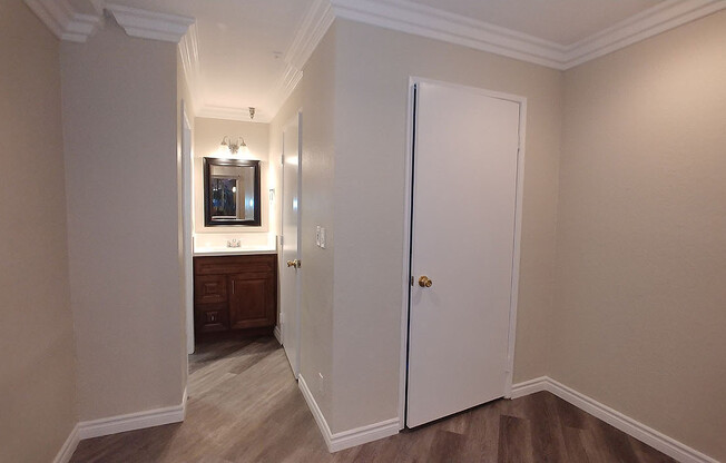 2 beds, 2 baths, 940 sqft, $2,795, Unit 212