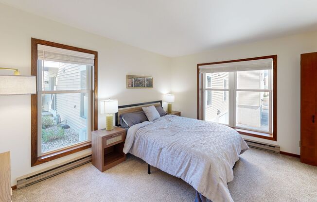 2 beds, 1 bath, 950 sqft, $2,200, Unit 7709CA