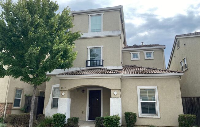 Spacious Three Story, Four Bedroom / 3.5 Bathroom home in Gated Community