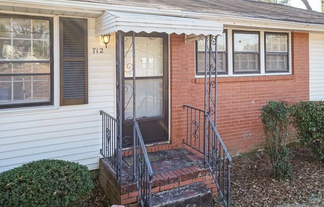 Move In Ready Three Bedroom Home!