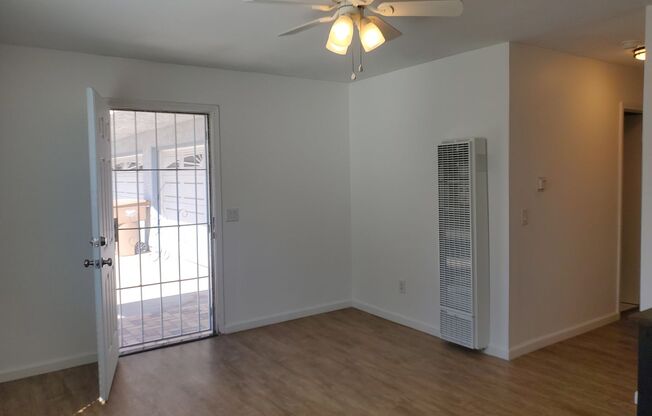 245-247 E Barnett St