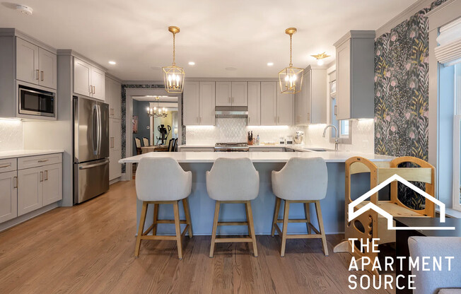 2156 W CUYLER AVE