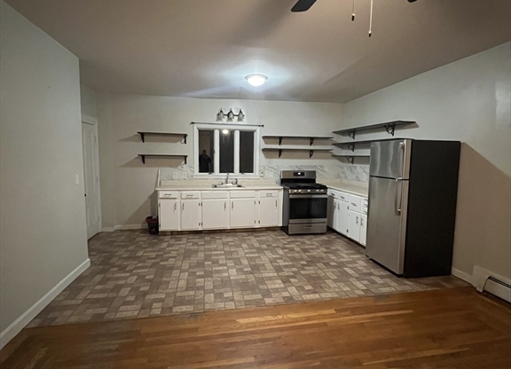 3 beds, 1 bath, 1,200 sqft, $2,000, Unit 2