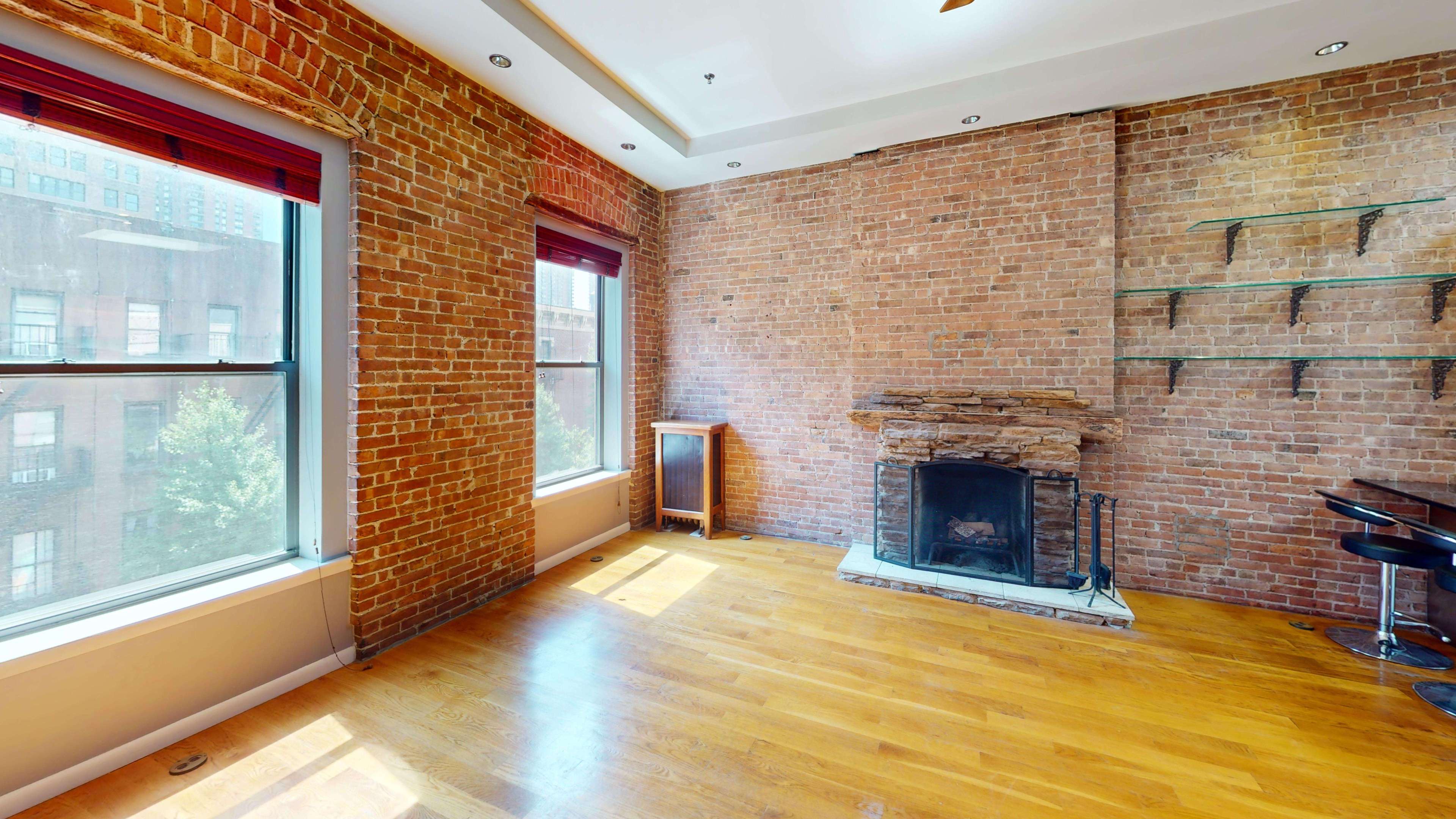 369 W 46 ST