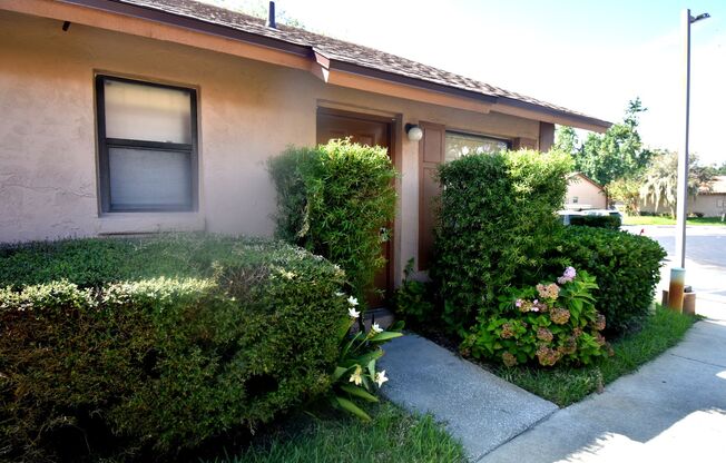 FIRST FULL MONTHS RENT IS FREE! 2 Bed/2 Bath Villa in Townhomes of Winter Garden