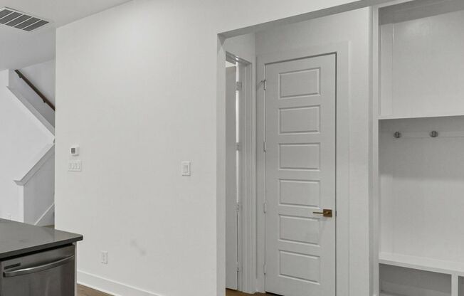 3 beds, 2.5 baths, $2,100