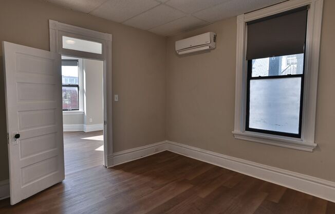 1 bed, 1 bath, 300 sqft, $975, Unit Apt 23