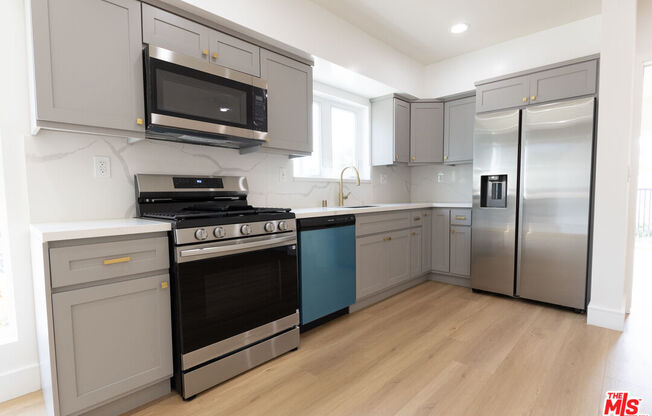 2057 1/2 S GARTH AVE