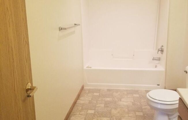 2 beds, 1 bath, 900 sqft, $899