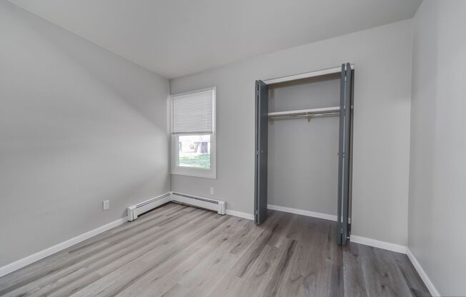 3 beds, 1.5 baths, 1,100 sqft, $1,499, Unit 247-402