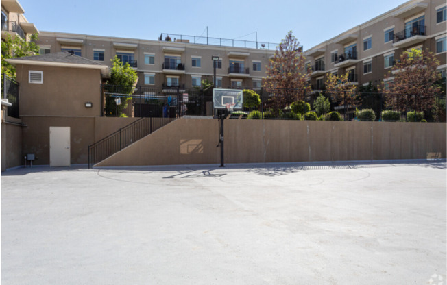 2 beds, 2 baths, 1,004 sqft, $1,550, Unit 339