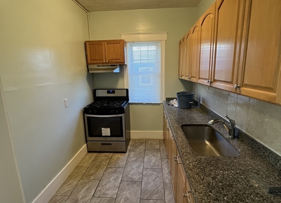 3 beds, 1 bath, 1,300 sqft, $3,000, Unit 2