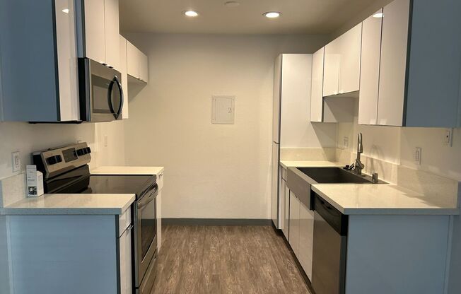 2 beds, 1 bath, 950 sqft, $2,940, Unit C027