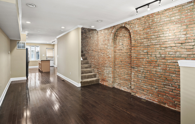 118 BURNETT ST