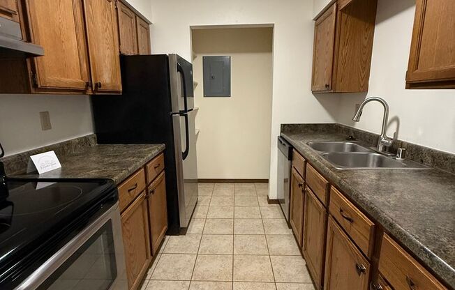 2 beds, 1 bath, 1,050 sqft, $1,600, Unit 7722CH