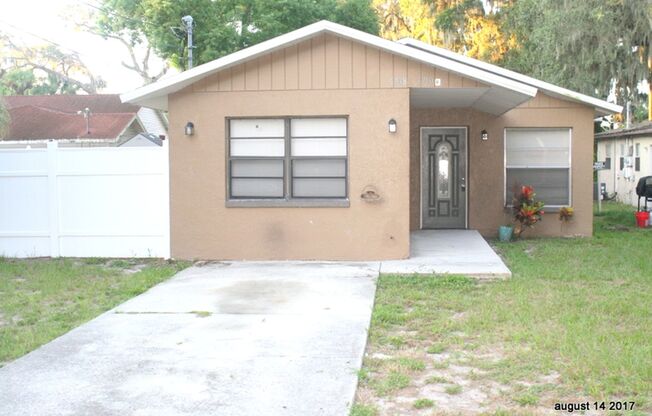 Updated 3 bed 2 bath Close to downtown