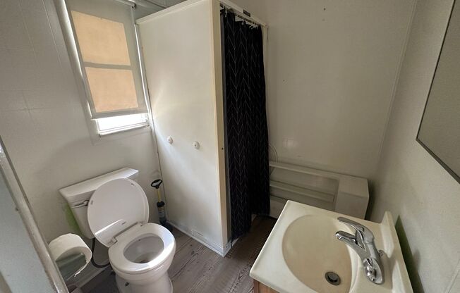 1 bed, 1 bath, $650, Unit Apt #3