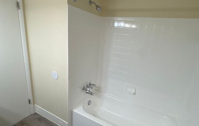 3 beds, 2 baths, 1,300 sqft, $2,400, Unit 3351 #204