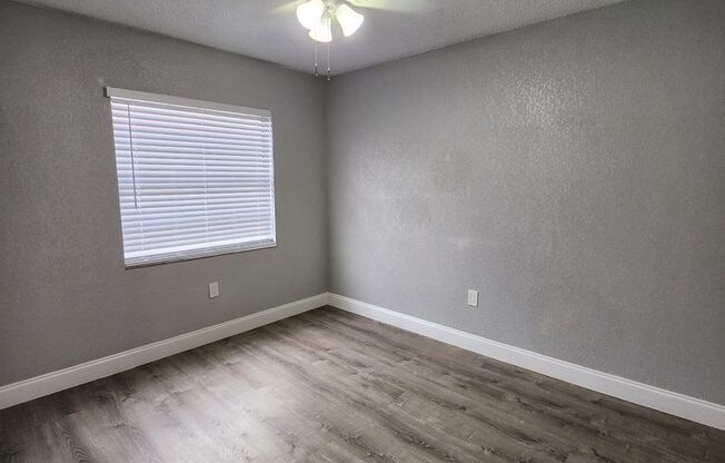 2 beds, 1 bath, 1,000 sqft, $1,295, Unit 5716 D