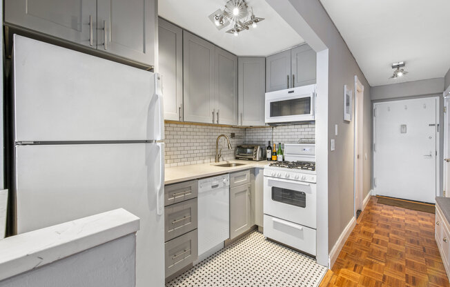 222 W 14 ST