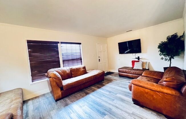 Ready for move in single family home,  2 bedroom, 1 bath in great residential location!