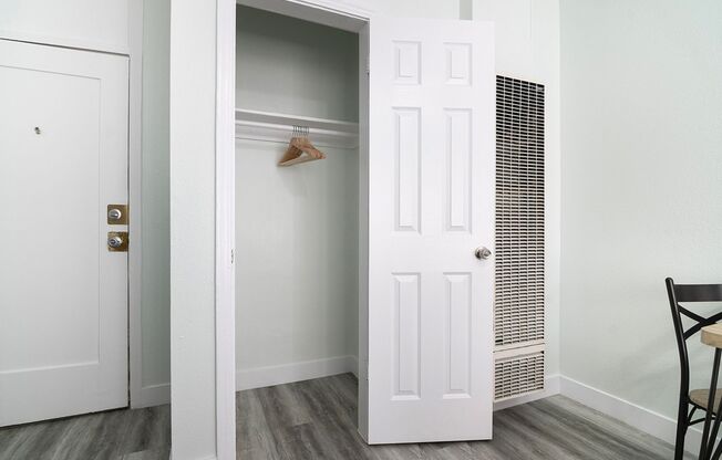 Studio, 1 bath, 190 sqft, $1,095.42, Unit 37