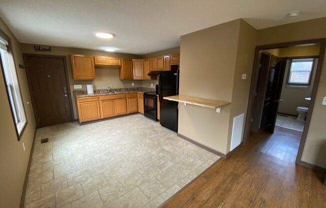 2 beds, 1 bath, $1,450