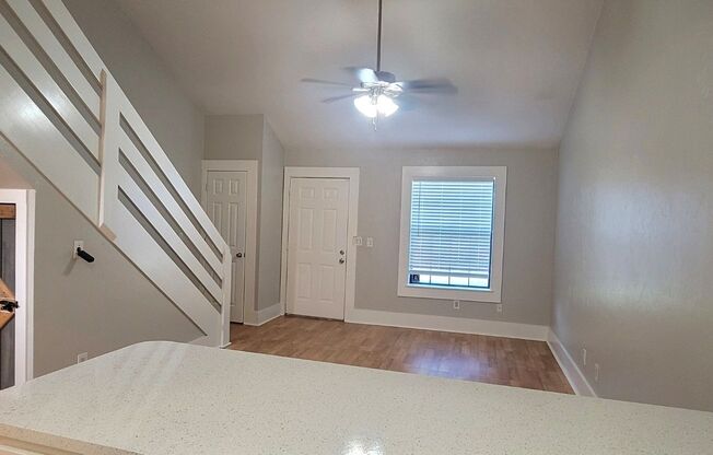 LOVELY 2/2 w/ Deck, Fenced Yard, & Washer/Dryer! Walk/Bike to FSU, Shopping, & Restaurants! Available NOW for $1250/month!