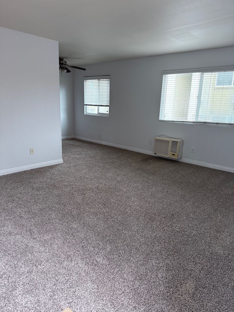 Appealing floor plan with 2bed/ 1bath. The best part about this condo is that, it is a top unit.