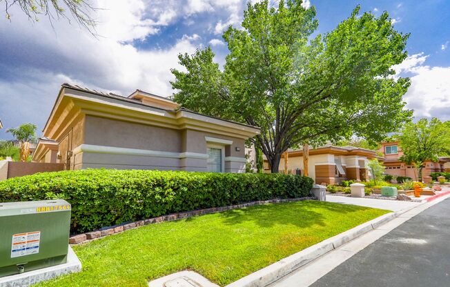 5 Bedroom Pool Home Located In Summerlin Guard Gated Community
