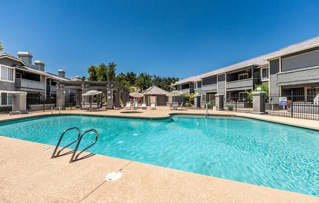 Spacious 3 Bed/2 Bath Home in Lush Crestview Chateaux – Chandler