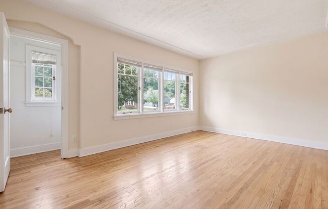 2 beds, 1 bath, 800 sqft, $1,025, Unit 5