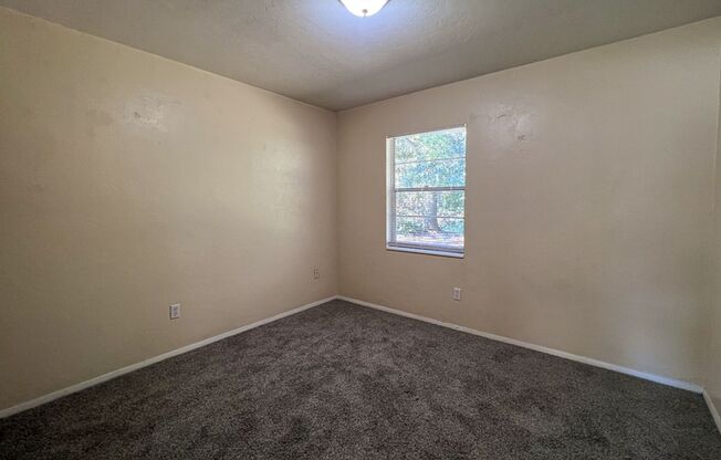 2 beds, 1 bath, $1,050, Unit 15