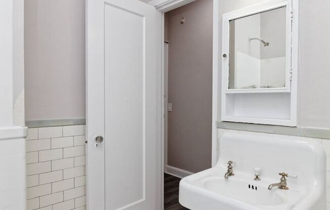 Studio, 1 bath, 250 sqft, $2,295, Unit 27
