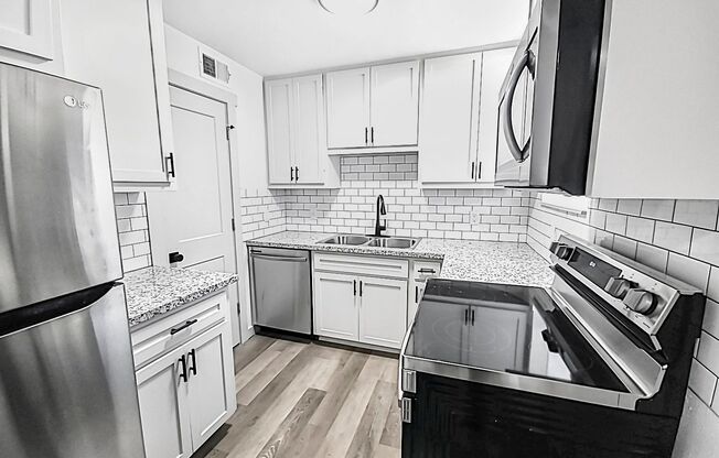 2 beds, 1 bath, 800 sqft, $1,200, Unit 5