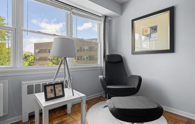 2 beds, 1 bath, 930 sqft, $1,625, Unit 415