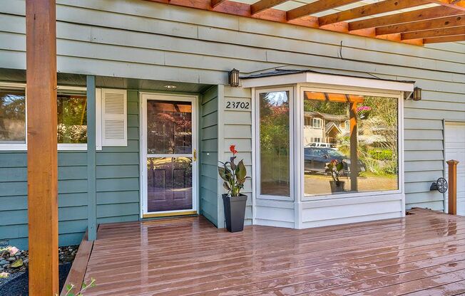 Edmonds 5 Bedroom 3.5 Bath Fully Fenced