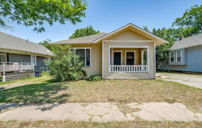 Large 4 Bed, 2 Bath in the heart of Historic Southside- 76104