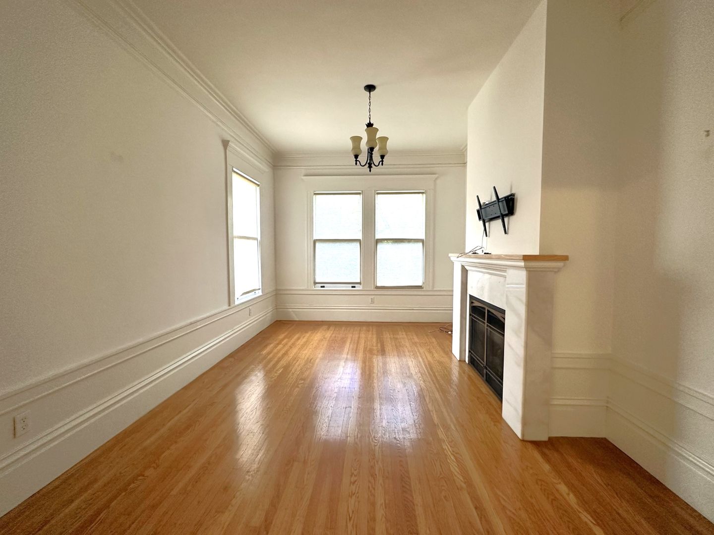 Epic REA - Spacious Edwardian 1bd/ 1ba Condo in Alamo Square with in-unit W/D