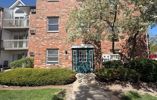 4312 W Shamrock Lane, Apt 2D, Mchenry, IL 60050